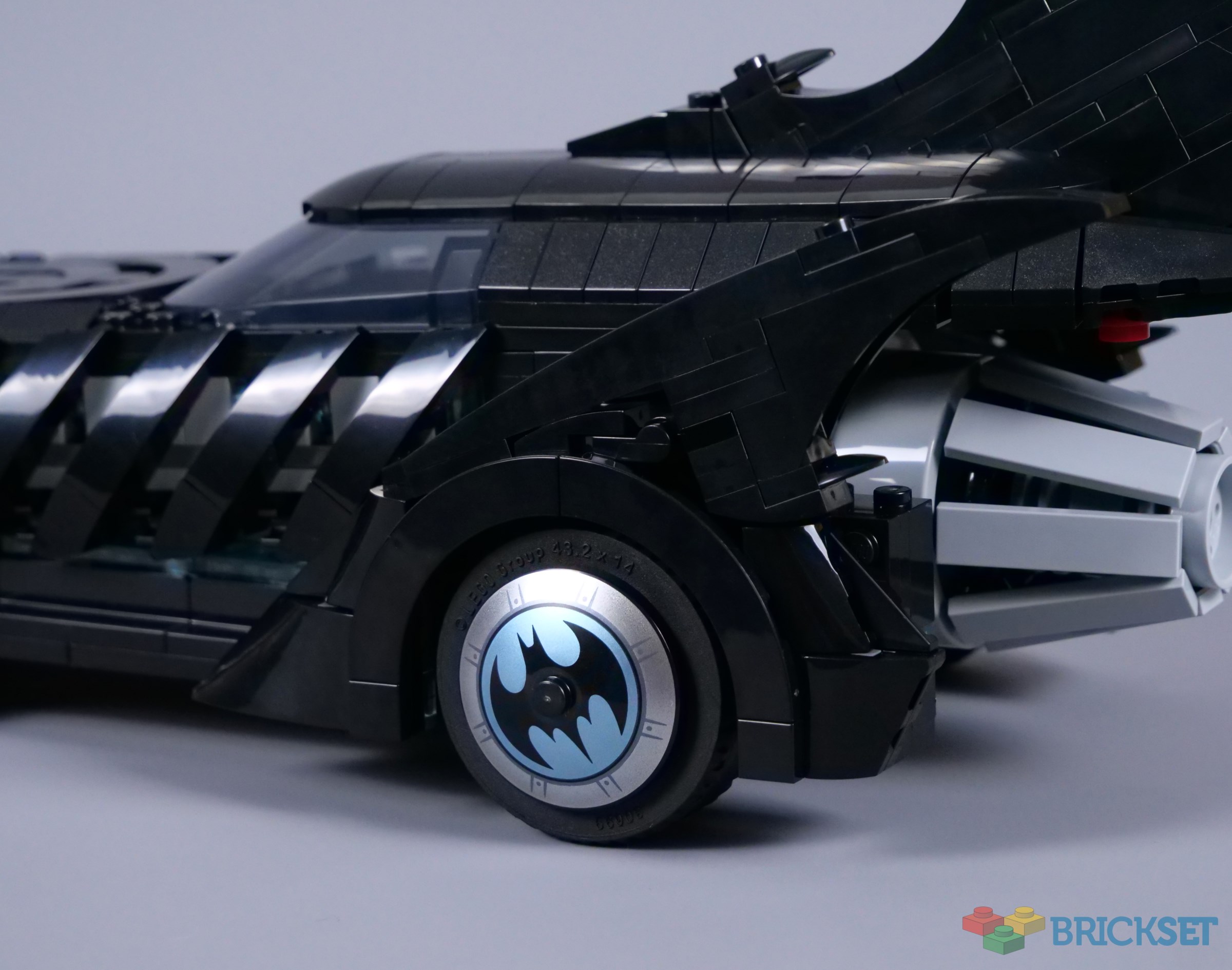 LEGO DC Comics Super Heroes 76304 Batman Forever Batmobile